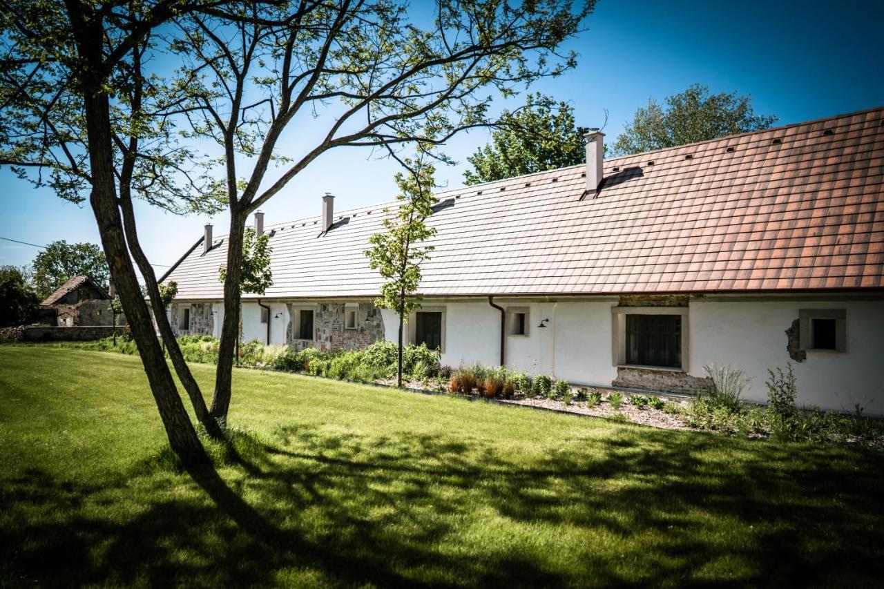 Pajta Apartman Es Vendeghaz Тата Экстерьер фото