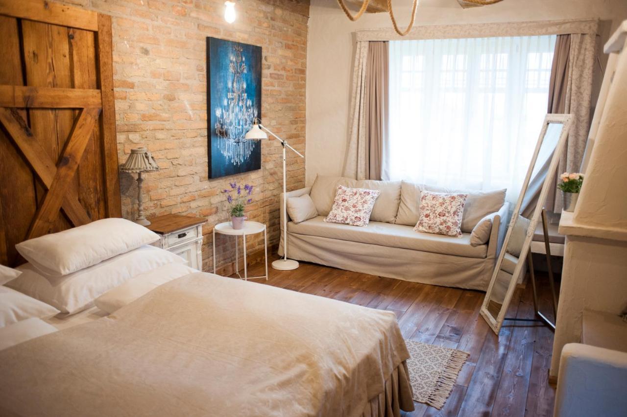 Pajta Apartman Es Vendeghaz Тата Экстерьер фото