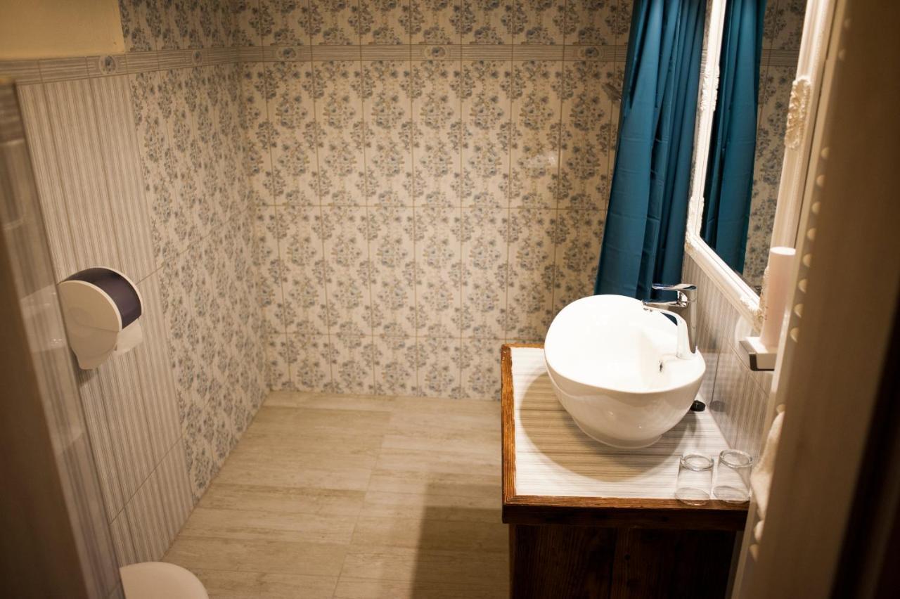 Pajta Apartman Es Vendeghaz Тата Экстерьер фото
