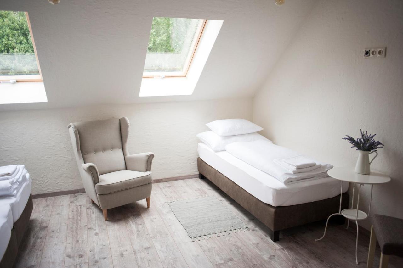 Pajta Apartman Es Vendeghaz Тата Экстерьер фото
