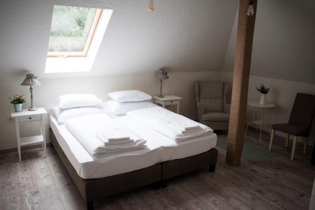 Pajta Apartman Es Vendeghaz Тата Экстерьер фото